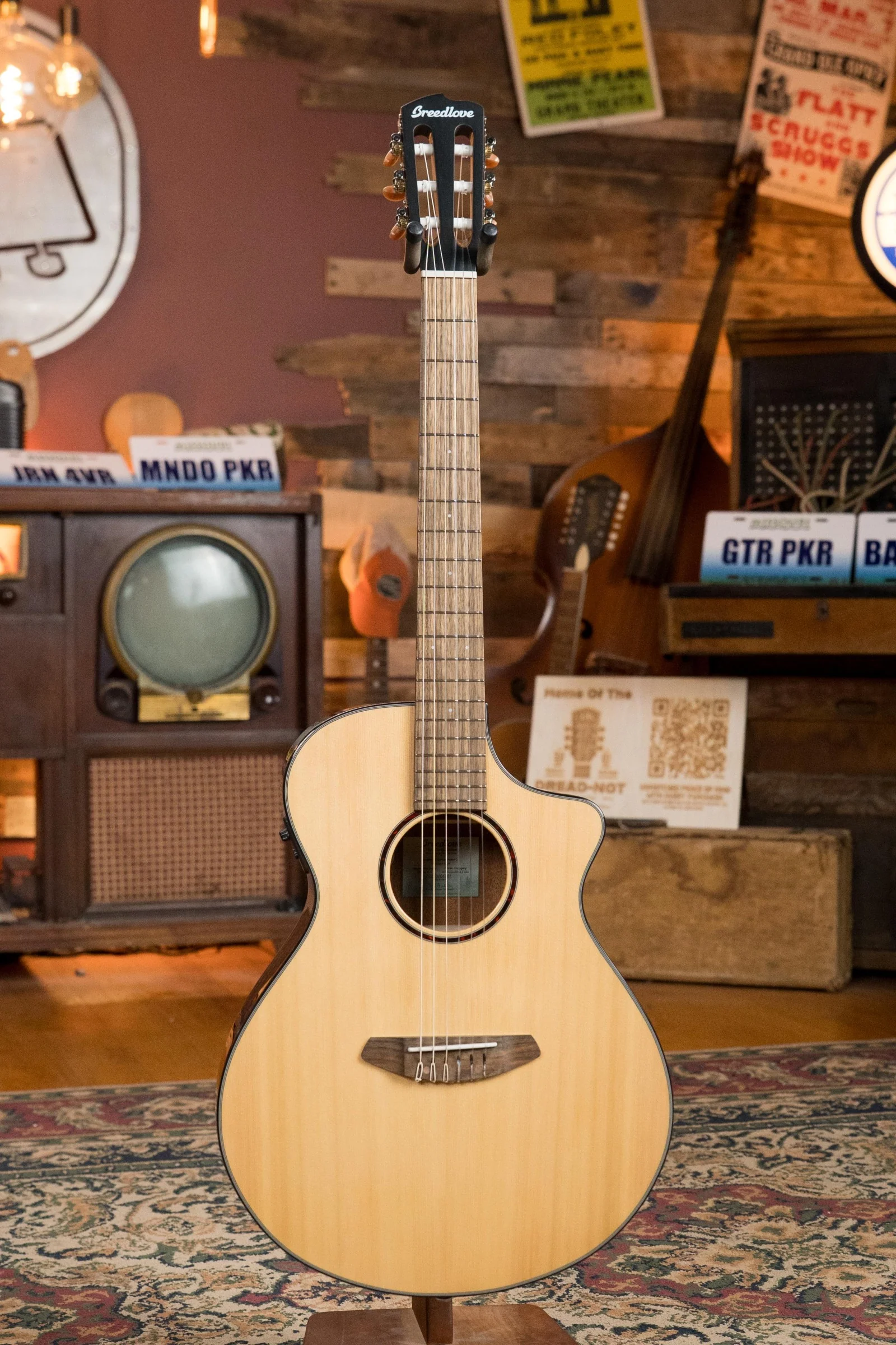 Breedlove Discovery Series Red Cedar/African Mahogany Nylon Cutaway Concert Acoustic Guitar #1581 - Image 5