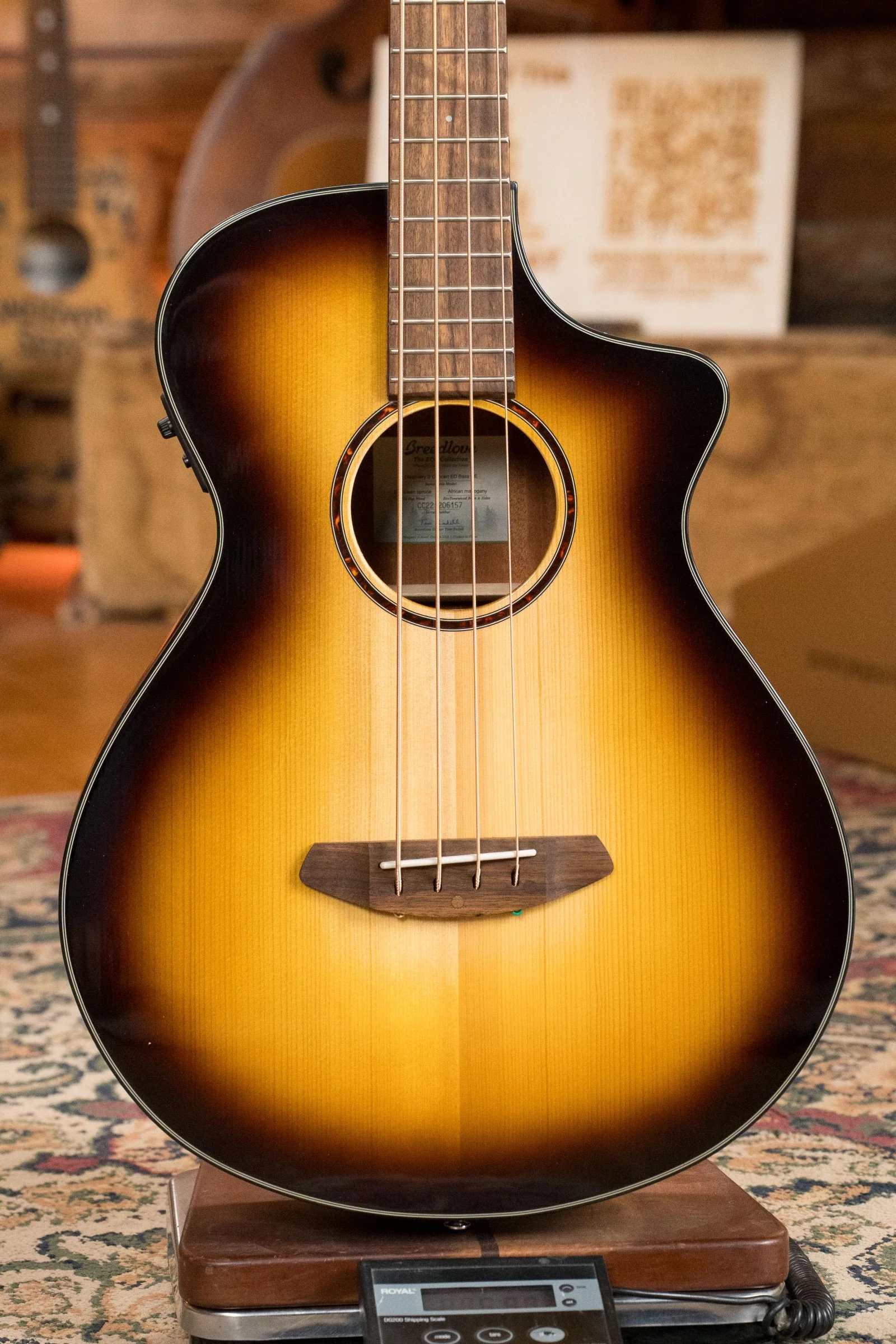 Breedlove Discovery Series Spruce/Mahogany Edgeburst Cutaway Concert Bass Guitar w/Electronics #6157 - Image 7