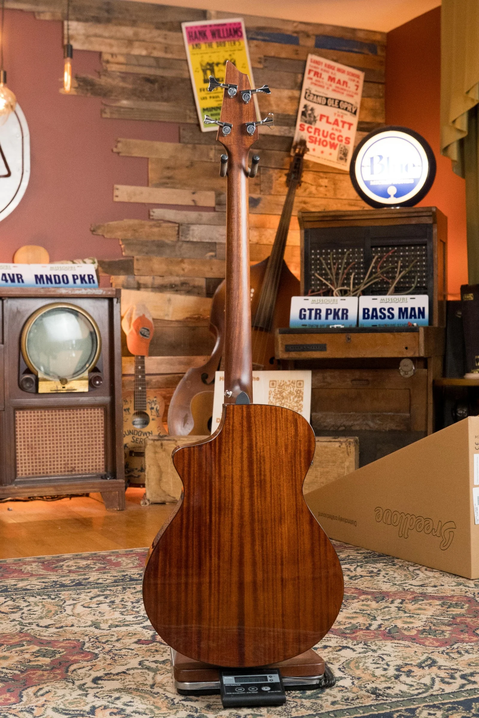 Breedlove Discovery Series Spruce/Mahogany Edgeburst Cutaway Concert Bass Guitar w/Electronics #6157 - Image 9