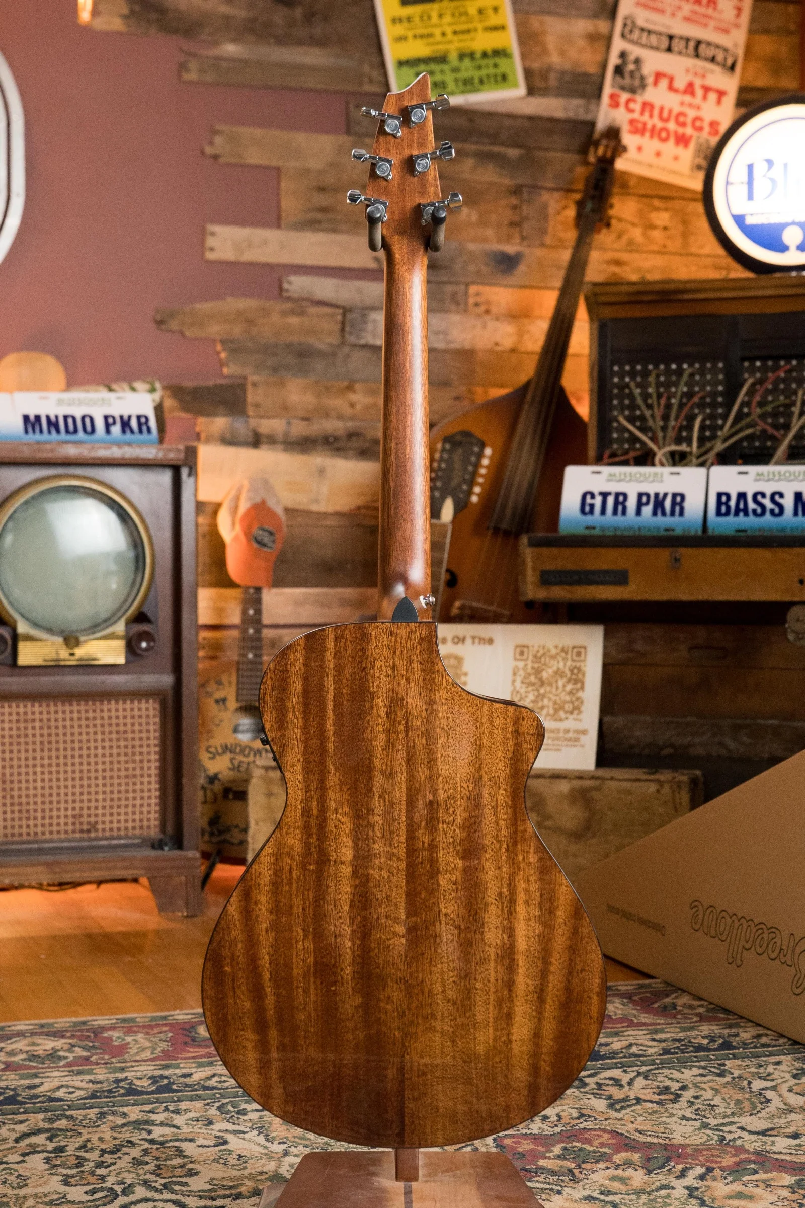 Breedlove Discovery Series Spruce/Mahogany Edgeburst Left-Handed Cutaway Concert Guitar w/Electronics #3846 - Image 9