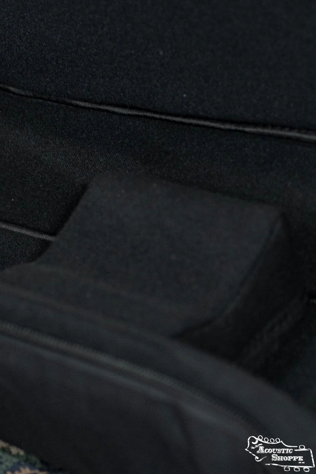Guild Deluxe Acoustic Gig Bag - Jumbo - Image 7