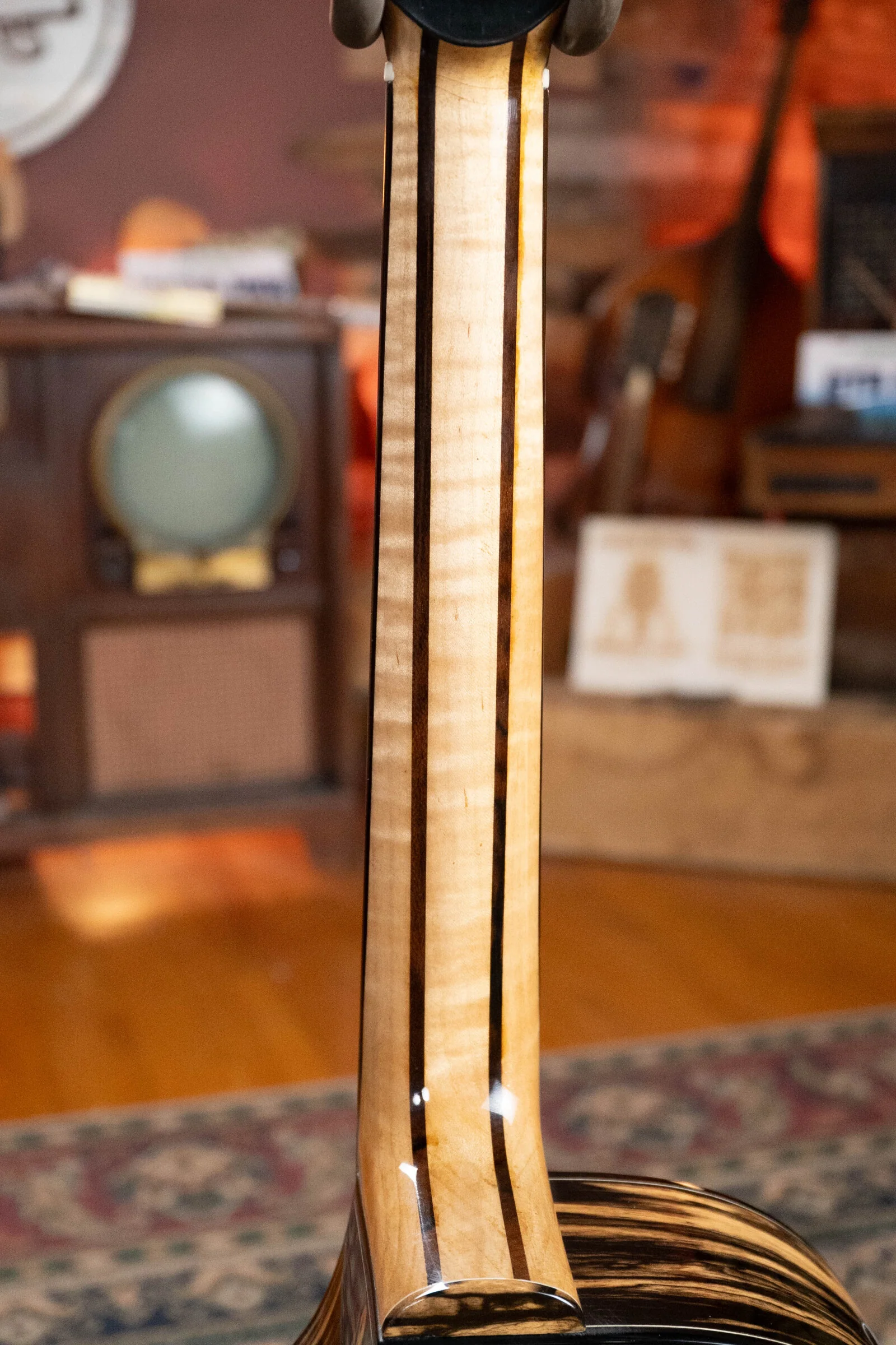 (Used) 2015 Kinnaird Red Lady Bear Claw Sitka/Black & White Ebony Slope Shoulder Venetian Cutaway Dreadnought Guitar w/K&K Pickup #0153 - Image 12